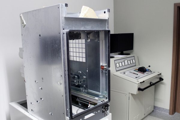 Unitest Marine Simulators - Szkoła Morska - High Voltage Breaker