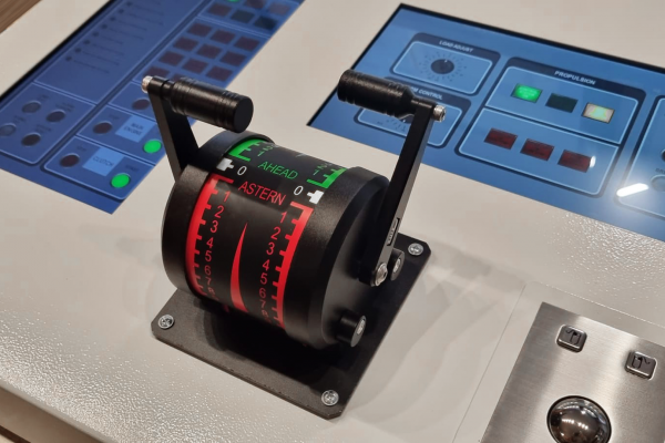 Unitest Marine Simulators console_20